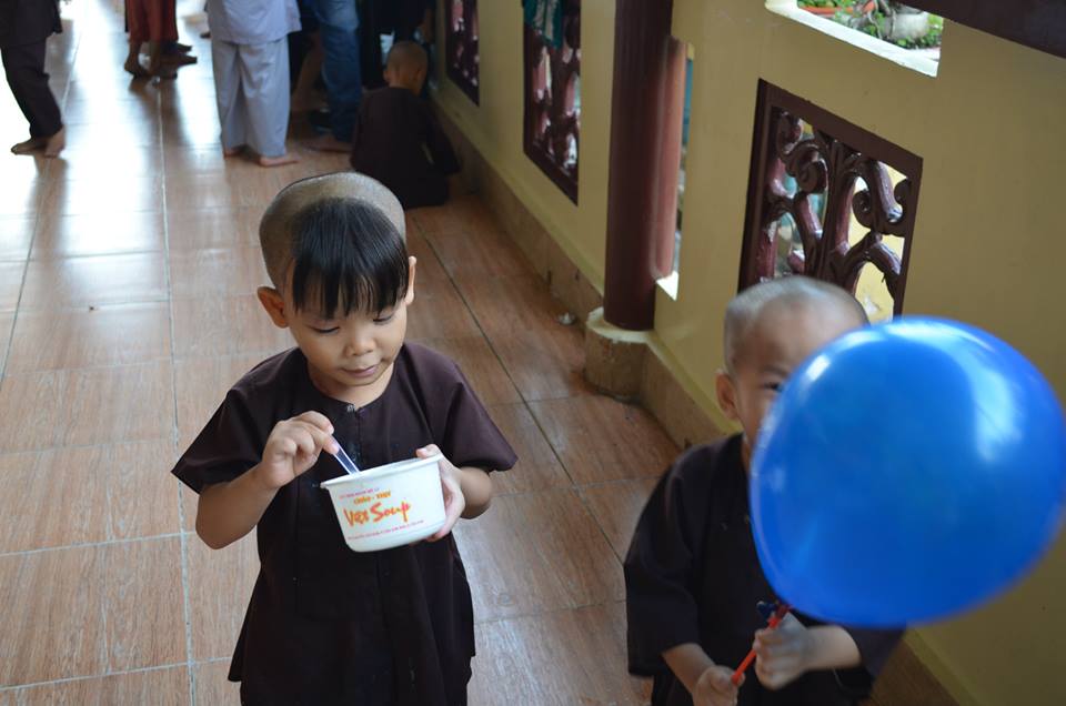 Chuyến thăm các em nhỏ chùa Từ Hạnh